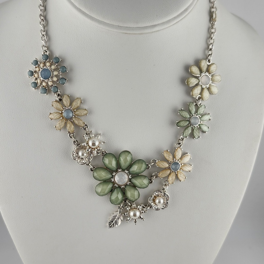 Icing Multicolor Flowers Statement Necklace